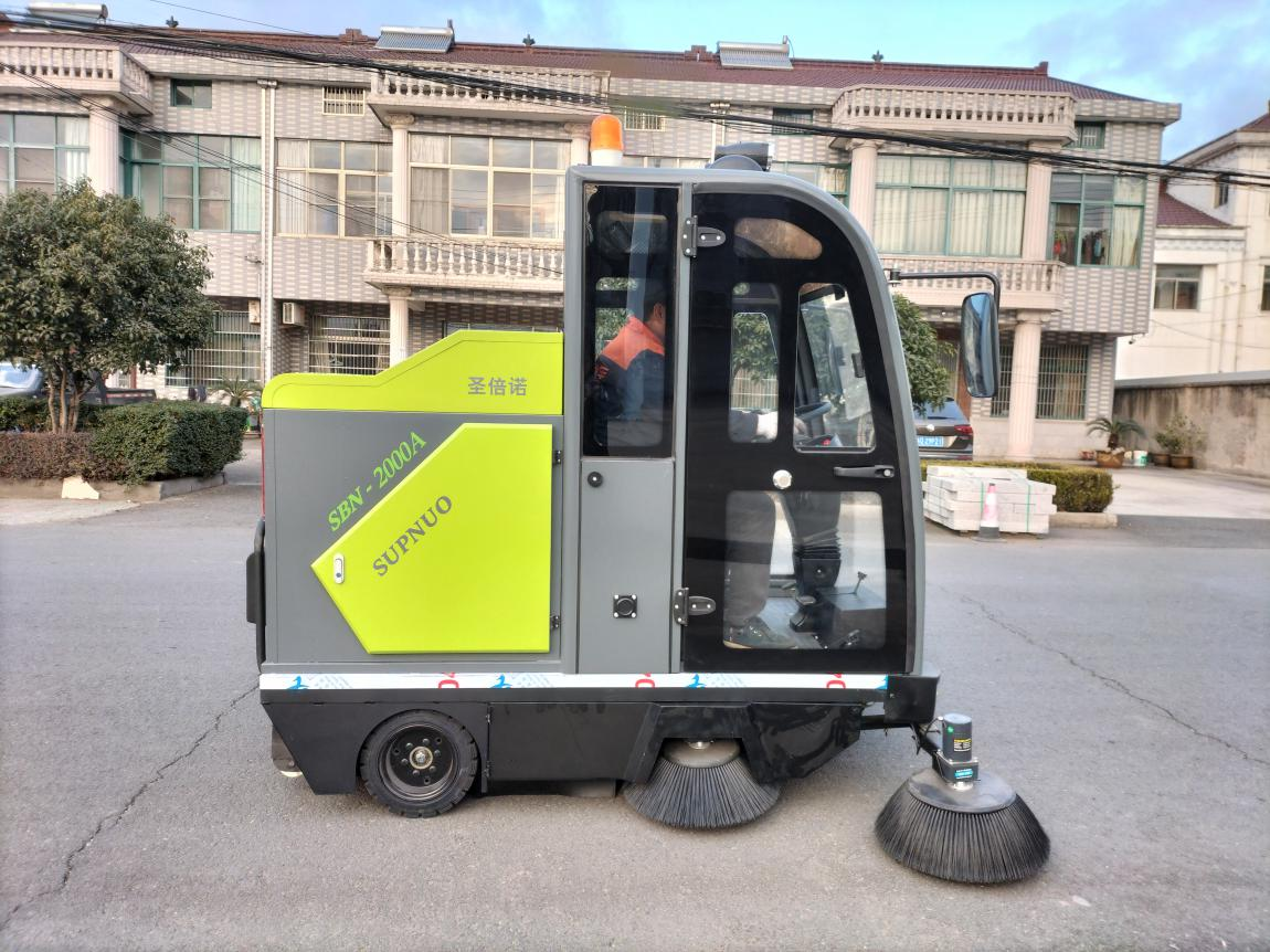 宁波“全新南京大多利卡8方清扫车：助力城市清洁，提升城市形象”